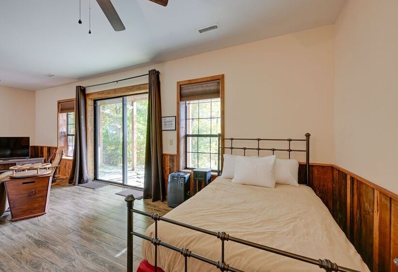 Bryson City Getaway: Private Hot Tub & Scenic View