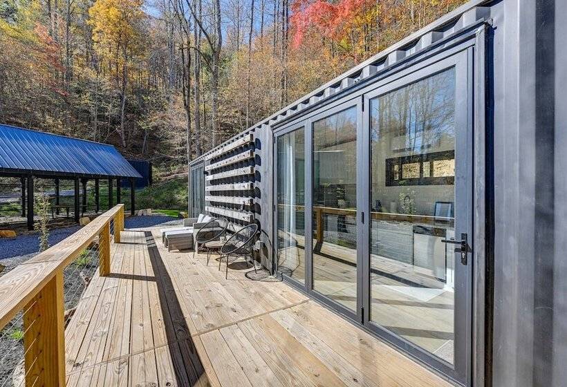 Bryson City Tiny Cabin: Hot Tub, Near River Access