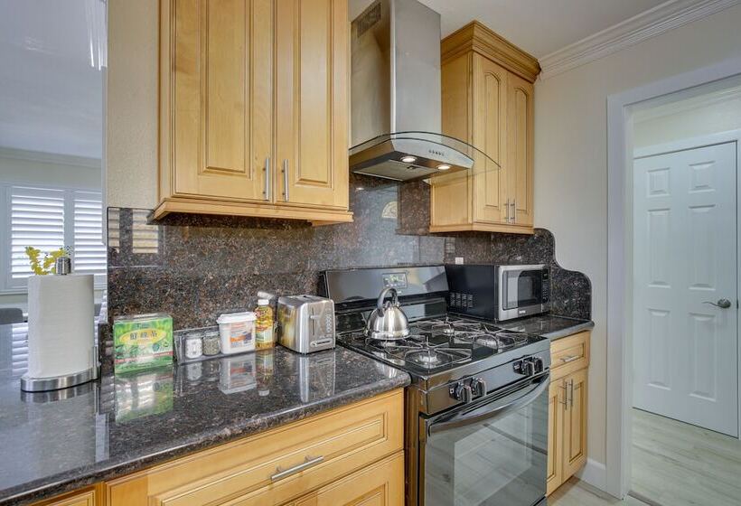 Centrally Located Retreat: 5 Mi To San Diego Zoo!