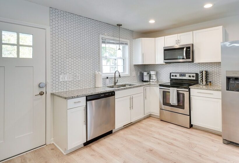 Charming Raleigh Home   Walk To Downtown!