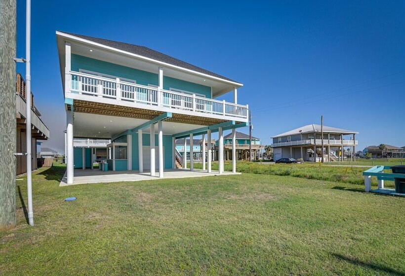 Steps To Ocean: Home W/ Deck In Crystal Beach!
