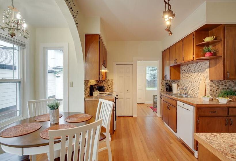 Downtown Coeur Dalene Retreat Near Lake & Parks!