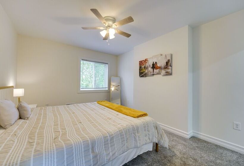 Family Friendly Ferndale Home: 3 Mi To Detroit Zoo