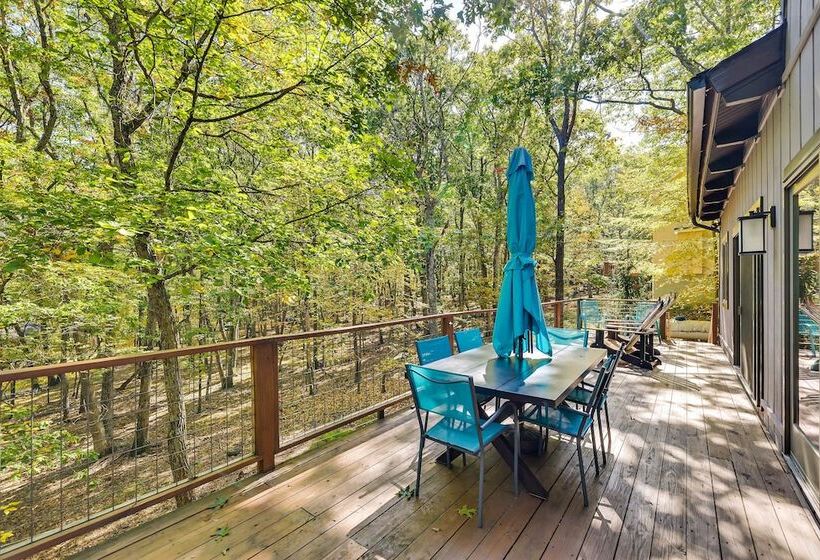 Gorgeous Bushkills Lodge W/ Pool Access!