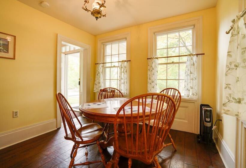 Historic Home In Taylors Falls W/ Patio & Fire Pit