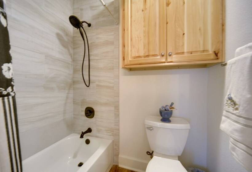 Horseshoe Bay Resort Home ~ 6 Mi To Lake Lbj!