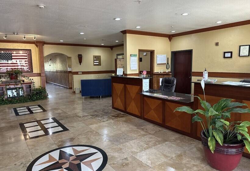 ホテル Hiway Inn Express