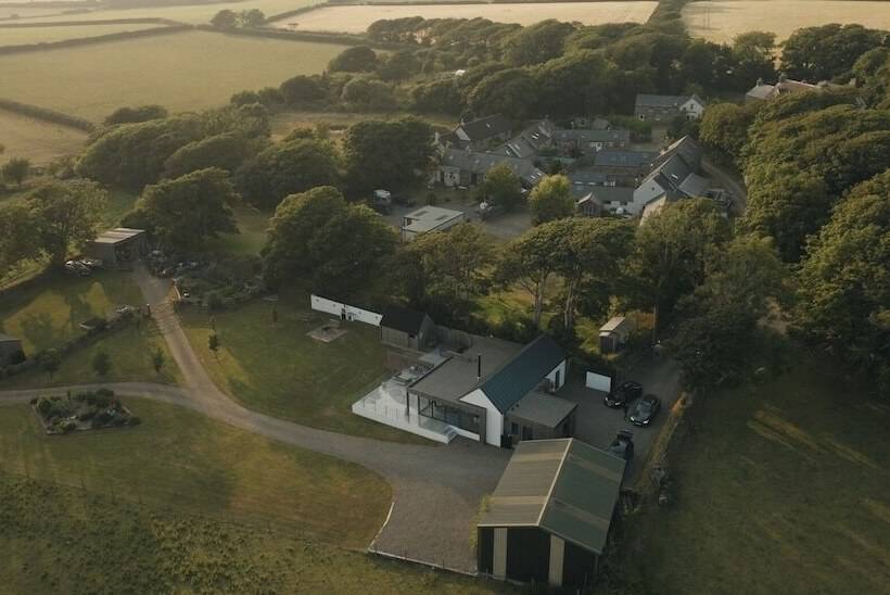 בית מלון כפרי Lovely 1 Bed Lodge In Haverfordwest With Views