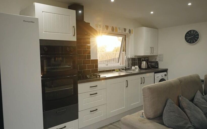 בית מלון כפרי Lovely 1 Bed Lodge In Haverfordwest With Views
