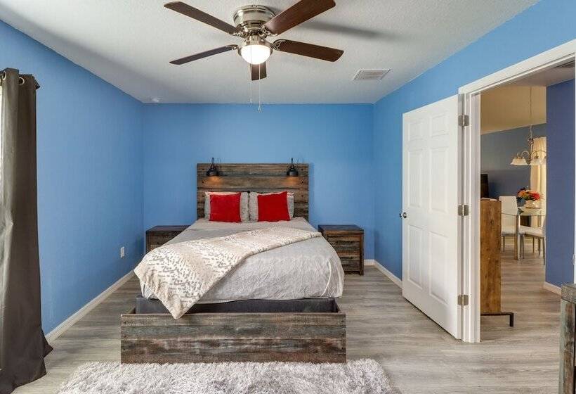 Inviting Ocklawaha Home W/ Porch: Ideal Location!