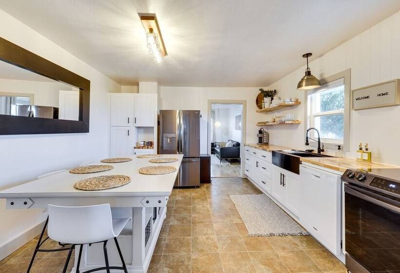 Klamath Falls Home On 189 Acres: Fire Pit & Grill!