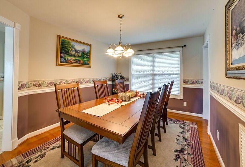 Lake Barkley Home W/ On Site Beach: Boat + Swim!