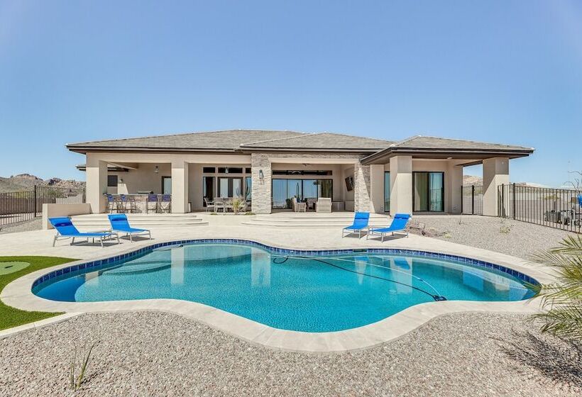 Luxurious Desert Oasis: Fireplace & Private Pool!