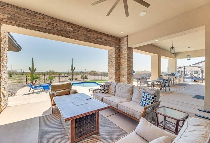 Luxurious Desert Oasis: Fireplace & Private Pool!
