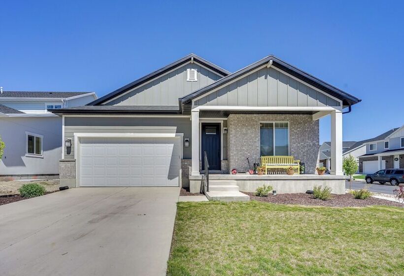 Modern Farmhouse In Herriman W/ Mountain Views!