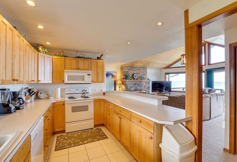 Oceanfront Port Angeles Home W/ Mountain View!
