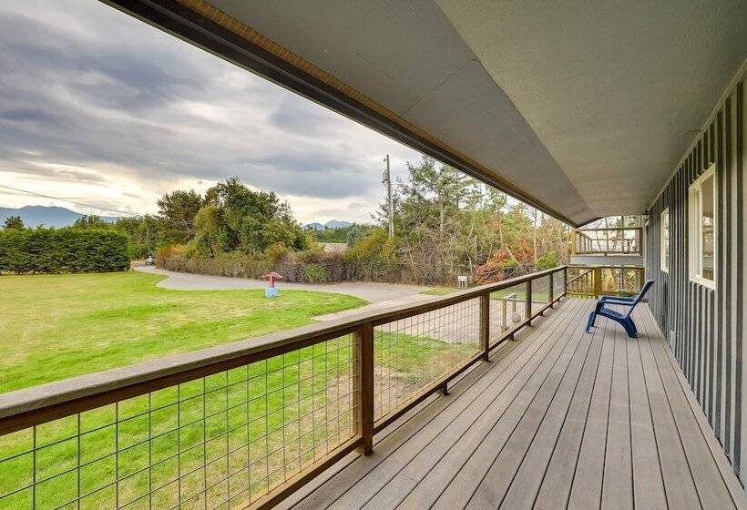 Oceanfront Port Angeles Home W/ Mountain View!