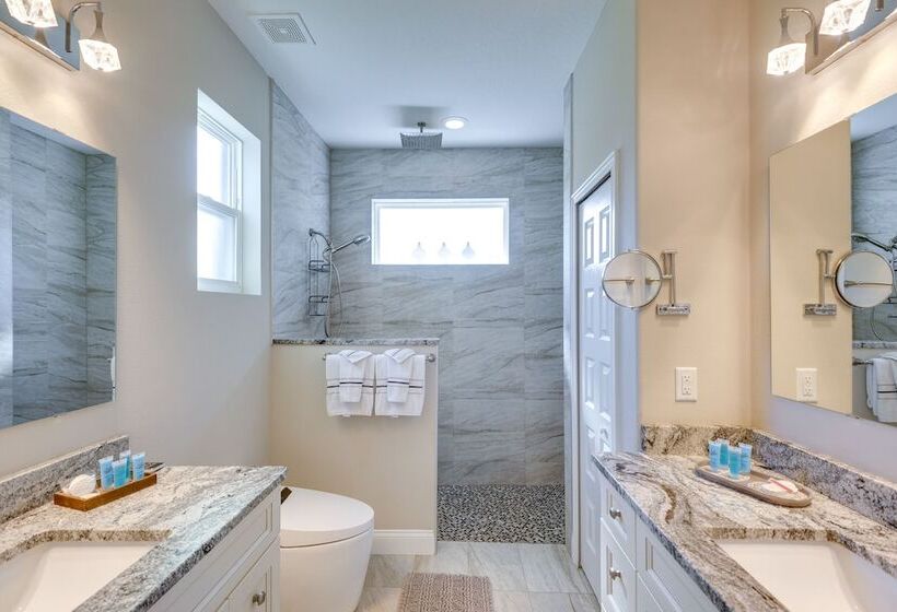 Palm Coast Paradise: Pool, Spa & Outdoor Kitchen