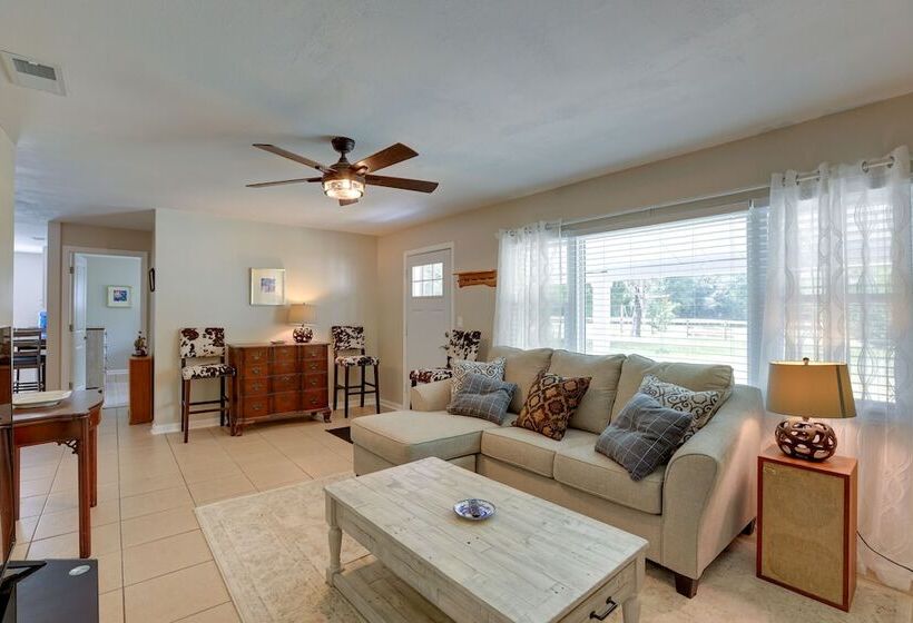 Peaceful Country Home In Williston: Horses Welcome