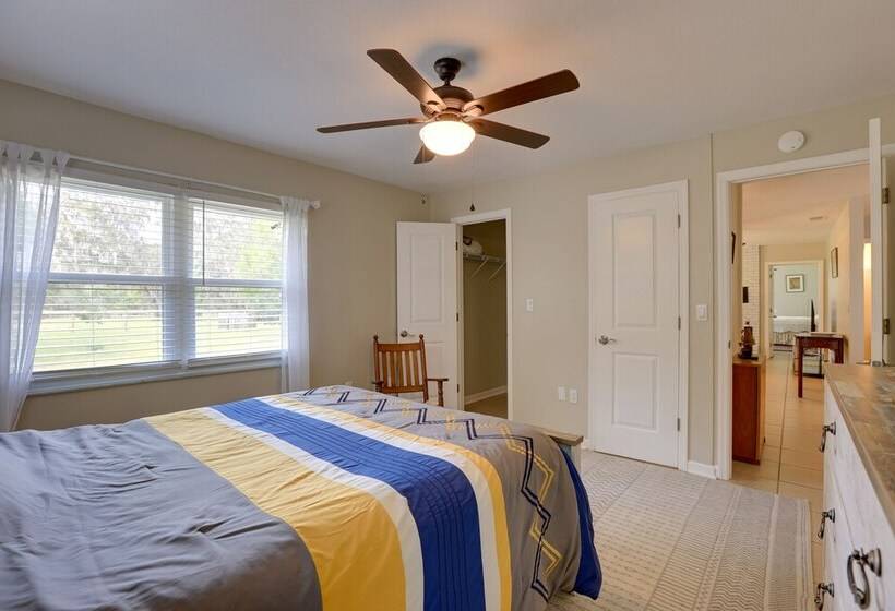 Peaceful Country Home In Williston: Horses Welcome