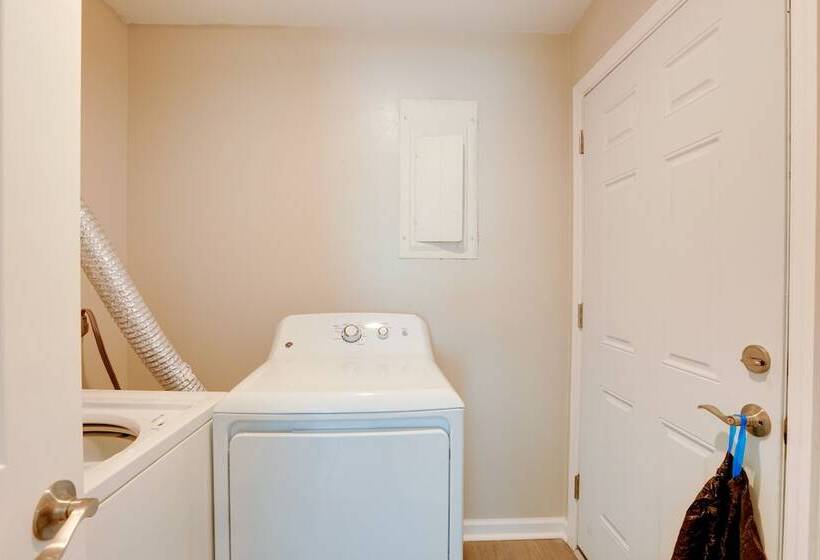 Peaceful Country Home In Williston: Horses Welcome