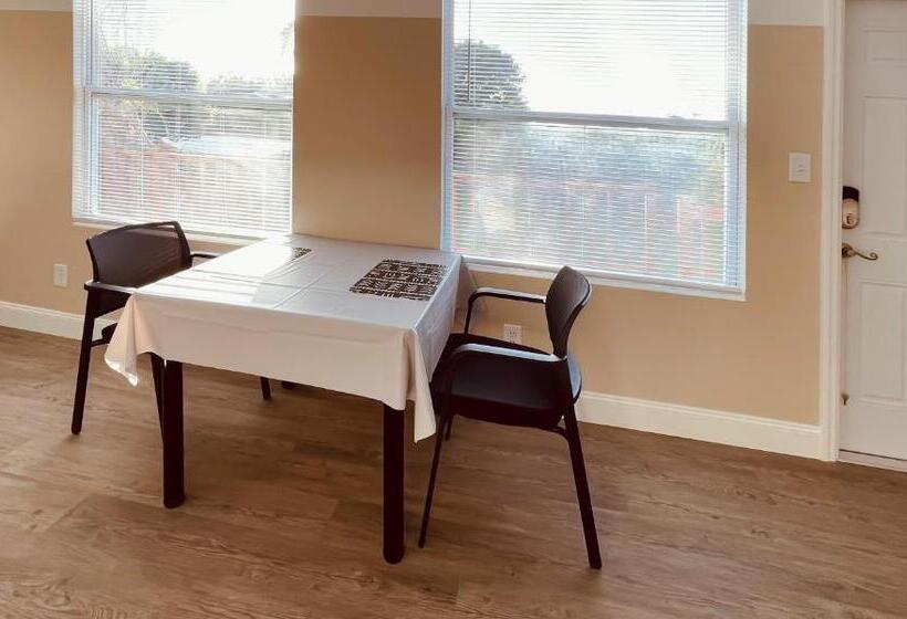 Пансион White Orchid Apartments