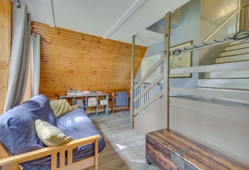 Pet Friendly Belfast Retreat   2 Mi To Downtown!