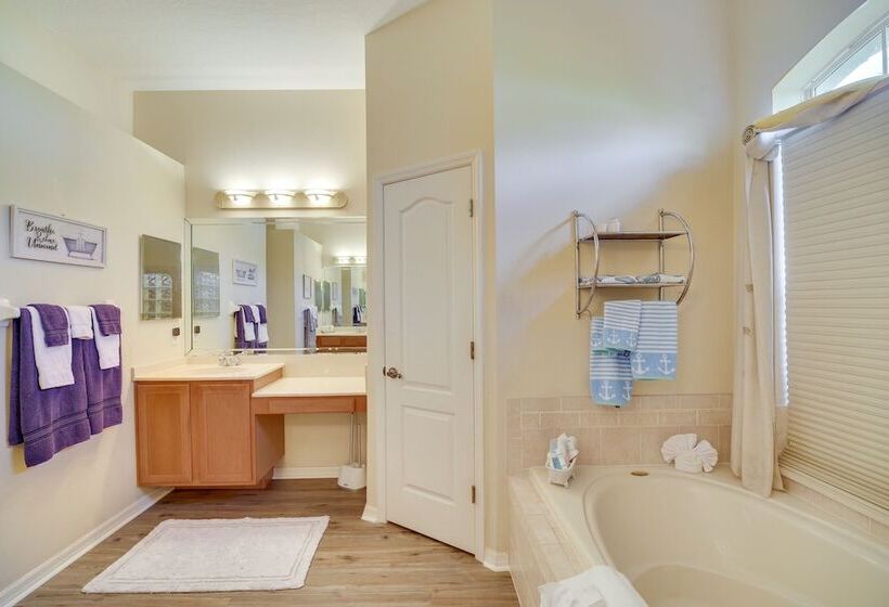 Ranch Style Florida Retreat W/ Pool & Lanai