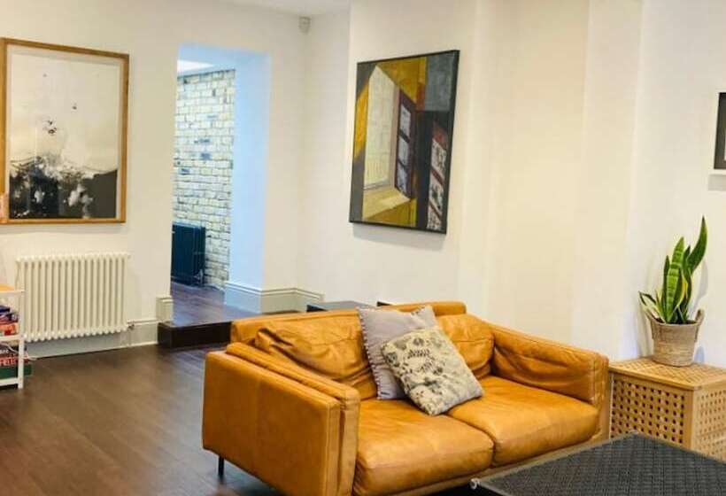 דירת נופש Charming 3 Bed House In London