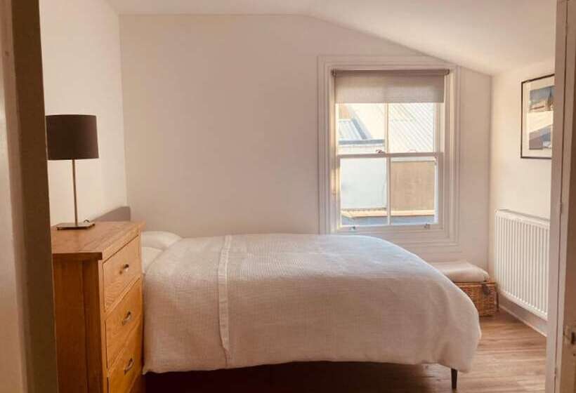 דירת נופש Charming 3 Bed House In London