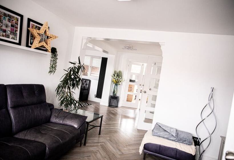 レジデンス Inviting 3 Bed House In Manchester