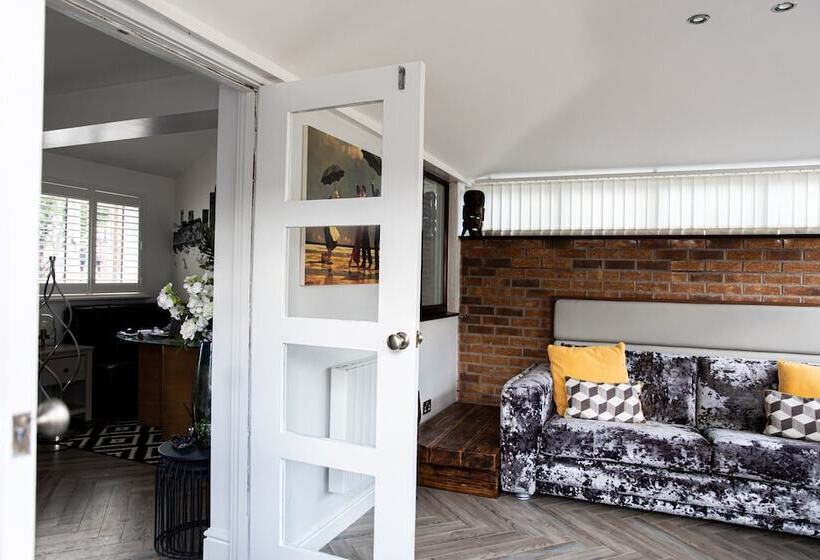 レジデンス Inviting 3 Bed House In Manchester