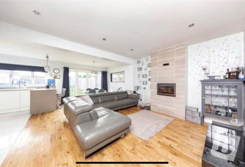 Резиденция Stunning 4 Bed House In Gidea Park