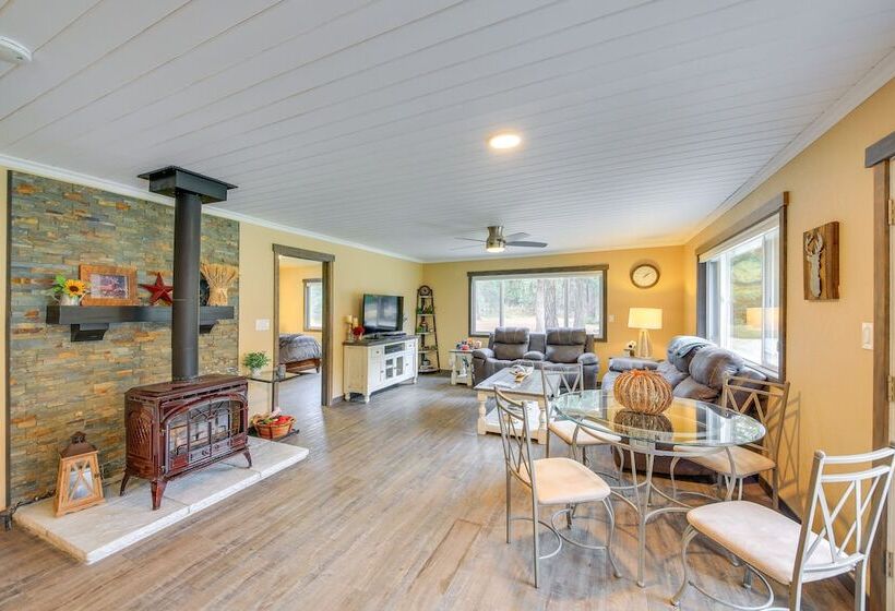 Scenic Priest Lake Vacation Rental: Deck + Views!