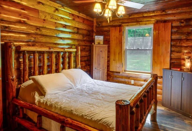Secluded Cabin W/ On Site Creek + Trails!