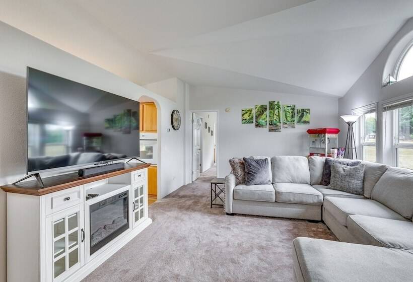 Secluded Port Angeles Home W/ Deck & Gas Grill!