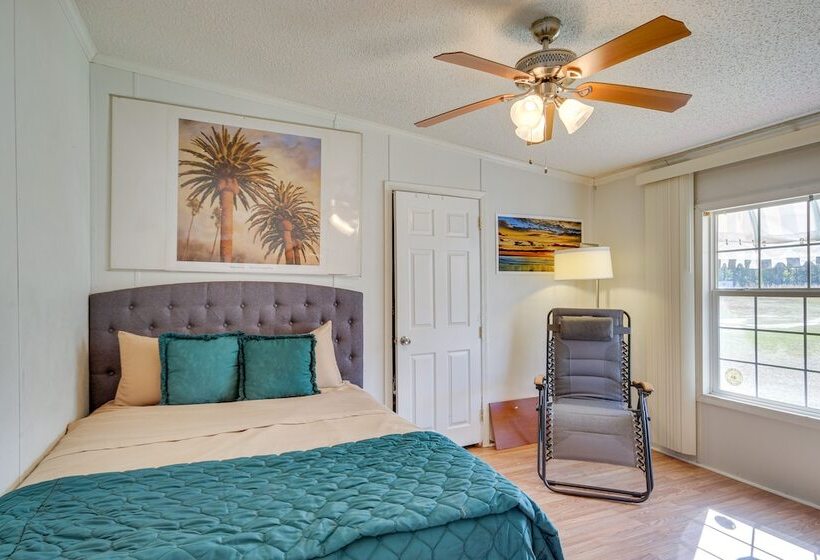 Spacious South Carolina Abode W/ Hot Tub & Grill!
