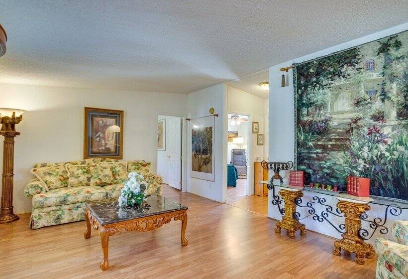 Spacious South Carolina Abode W/ Hot Tub & Grill!