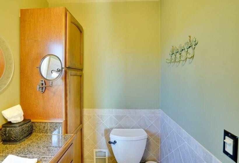 Stunning Athens Retreat On Sleepy Hollow Lake!