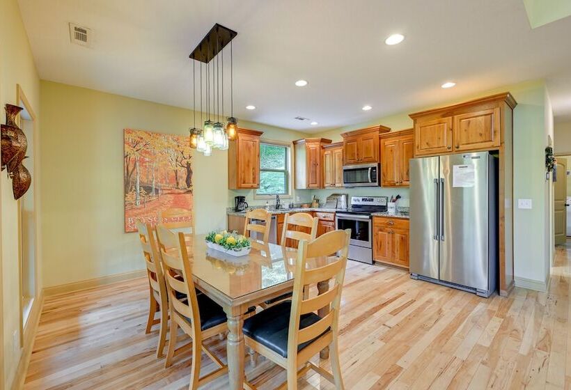 Bright Bryson City Cabin W/ Fire Pit & Hot Tubs!