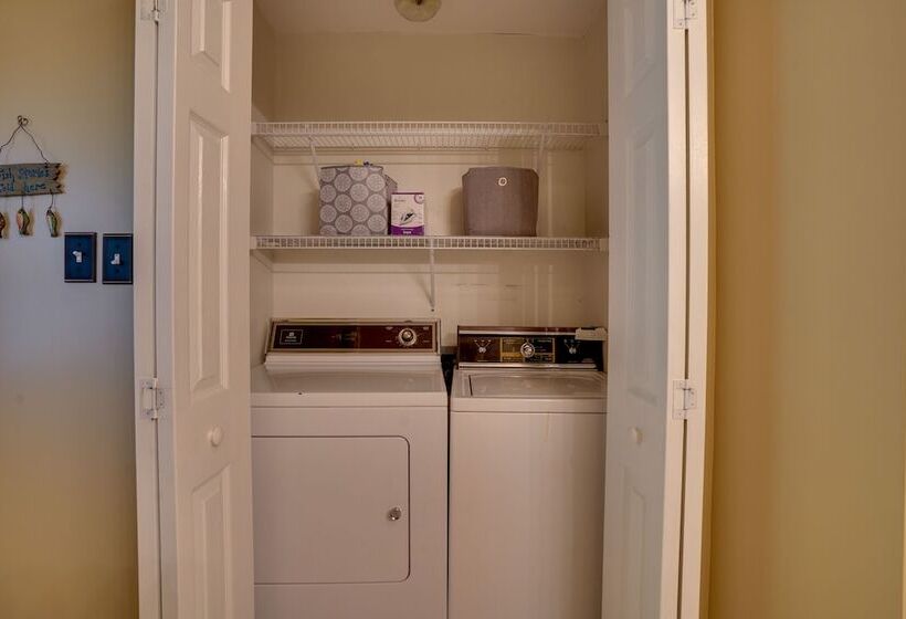 Cadiz Vacation Home W/ Deck: Walk To Lake Barkley