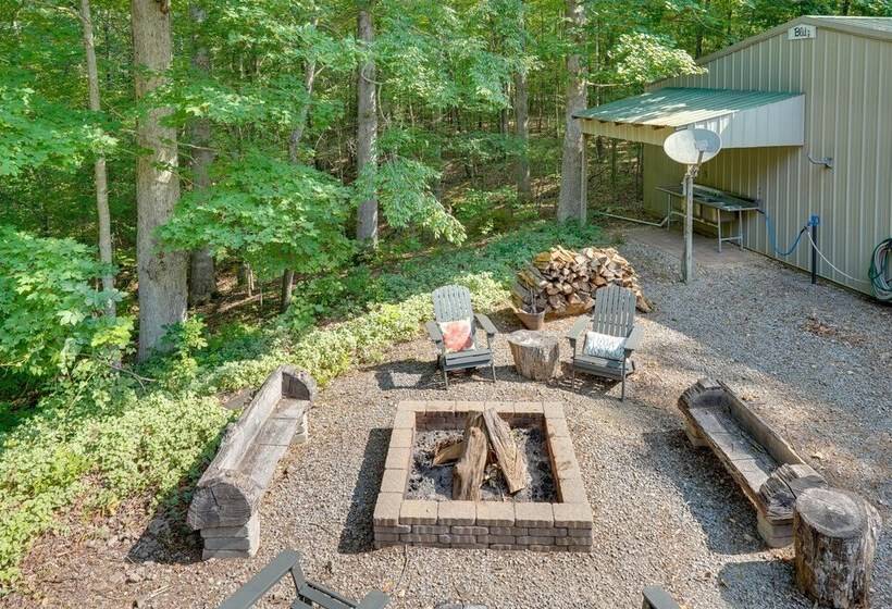 Cadiz Vacation Home W/ Deck: Walk To Lake Barkley