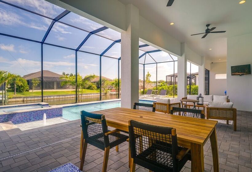 Pool & Outdoor Kitchen: Waterfront Cape Coral Home