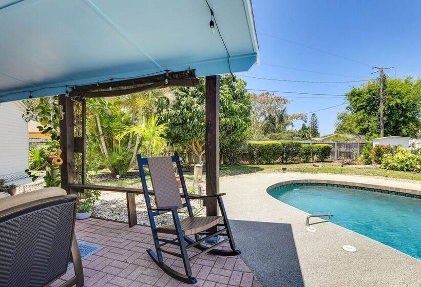 Charming Bradenton Home W/ Yard   Walk To Beach!