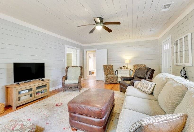 Charming Bryan Home   3 Mi To Kyle Field!