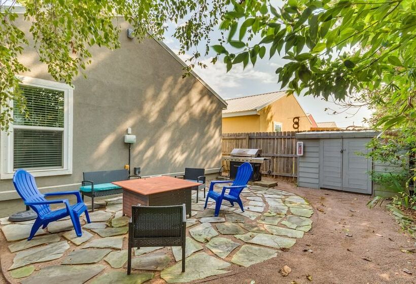 Charming Pensacola Home Rental: 2 Mi To Beach!