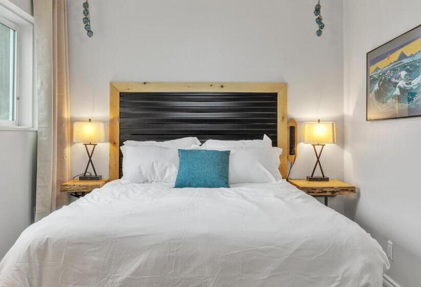 Highliner Hotel King Suite #111 Hotel Room