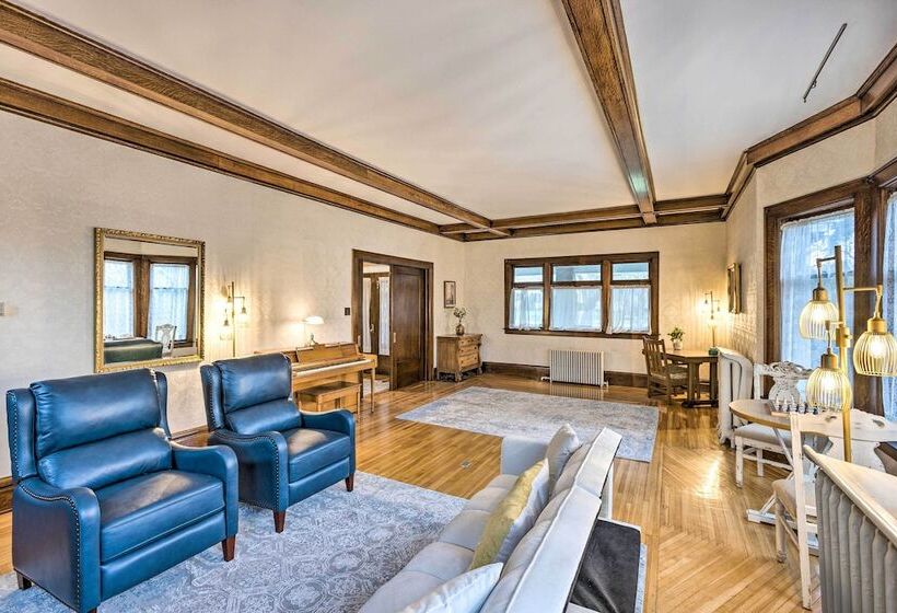 Historic Cadillac Home: Walk To Lake & Downtown!