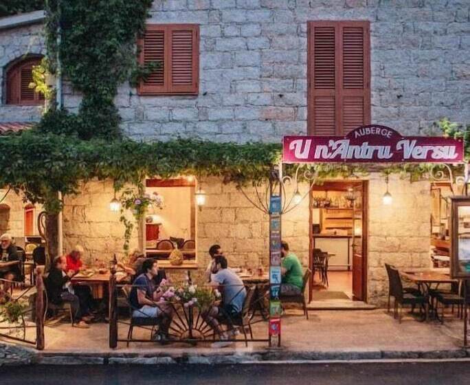 هتل Auberge U N Antru Versu