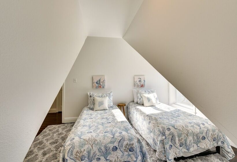 Lemoncello Cottage:  Walk To Blue Mountain Beach!